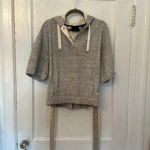 Never worn Scotch & Soda Grey women’s cropped sweatshirt.